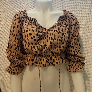 Forever 21 Cropped Animal Print Blouse with Quarter Sleeve Size Small